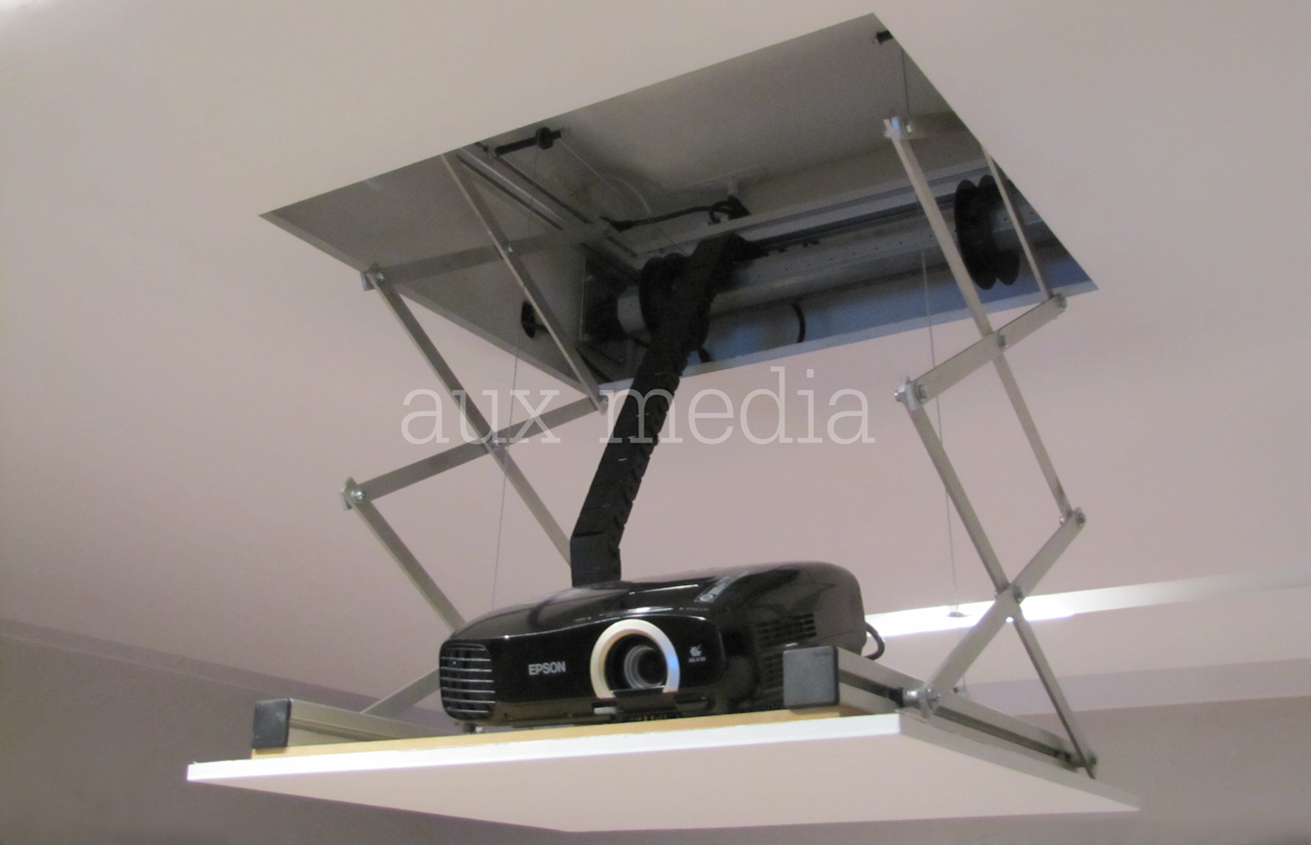 Projektor wysuwany z sufitu